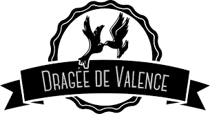 Logo noir et blanc de Dragee de Valence avec deux colombes s'embrassant, encadrées par un cercle festonné et un ruban portant le nom.