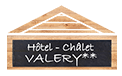 Enseigne en ardoise sur fond boisé : Hôtel - Chalet VALERY**, indiquant un établissement classé deux étoiles.
